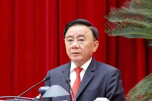 党中央书记处常务书记陈锦秀。