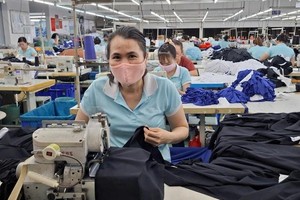 在正式建议前，《劳动者报》就“调休”与“不调休”两种方案征求了工会会员及劳动者的意见。