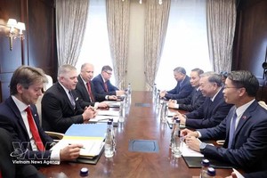 2025年11月18日，党中央总书记苏林会见对越南进行正式访问的斯洛伐克副总理兼国防部长罗贝尔特·卡利尼亚克。