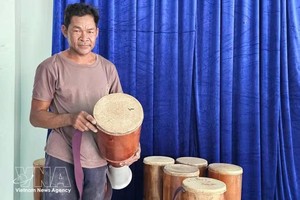 高棉族传统新年不可缺少的“柴担”（Chhay-dam）鼓声。