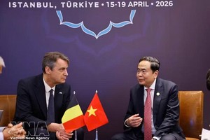 越南国会主席陈青敏会见比利时联邦参议院议长文森特·布隆代尔。