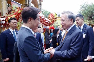 党中央总书记、国家主席苏林为韩国总统李在明送行。