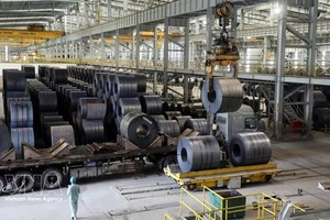 和发集团的钢轨工厂。