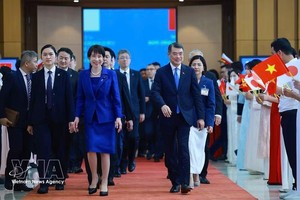 越南政府总理黎明兴与日本首相高市早苗会谈后共同会见记者。