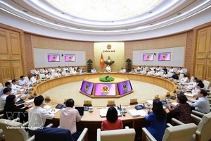 2026年4月政府例行会议现场。