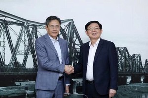 越南政府副总理胡国勇会见瑞士FS Finance Suisse AG公司董事长罗兰·施陶布。