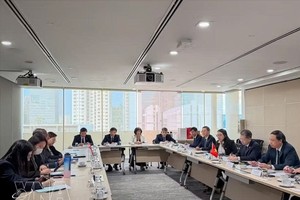 越南最高人民法院工作代表团也赴新加坡司法部访问交流。