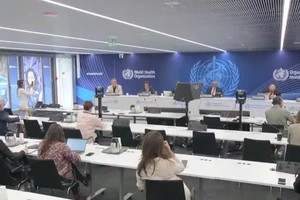 世卫官员：建议对涉疫邮轮人员监测42天 公众风险仍然低。