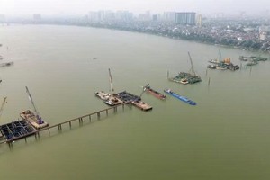 陈兴道大桥是2025年动工的七座红河大桥之一（包括红河、米所、四联、玉回、云福、陈兴道、上吉等大桥）。这些桥梁都是特别的“拼图”，有助于重新平衡红河两岸的人口密度。