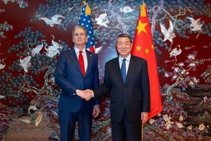中美在韩国举行经贸磋商。
