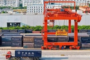 准备发往越南的集装箱在南宁国际铁路港集结。图源：越通社