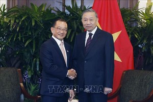 越南党中央总书记、国家主席苏林会见新加坡国会议长谢健平。