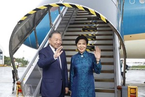越南党中央总书记、国家主席苏林和夫人及越南高级代表团离开马尼拉，圆满结束对菲律宾的国事访问。