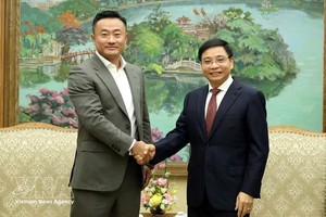 越南政府副总理阮文胜会见Bybit集团首席执行官周本。
