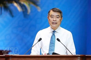 政府总理黎明兴与越南工会第十四次全国代表大会代表交流对话。