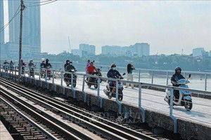 试行开展“摩托车、机动车安全驾驶技能培训行动”。图: 黄孝 ( 越通社)