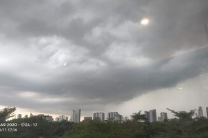 根据天气雷达数据显示，6月11日下午5时30分，胡志明市多地出现降雨。截图。