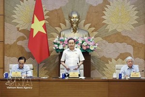 国会主席陈青敏发表讲话。