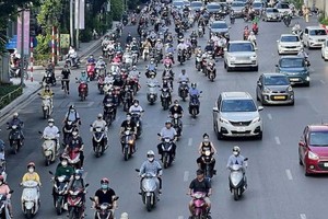 为落实低排放区域政策，河内市出台辅助与鼓励市民转用电动车的措施。图：明俊