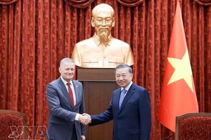 党中央总书记、国家主席苏林会见丹麦离任大使尼古拉·普利茨。