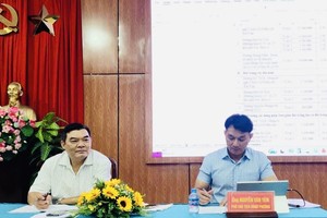 东和坊补偿、辅助与安置委员会主持召开征询民意会议。