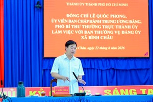 黎国峰同志在工作会议上发表指导讲话。