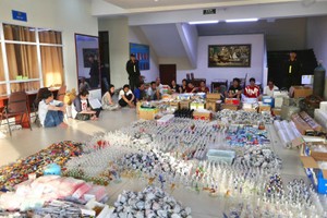 嫌疑人及查获的涉案赃物。图：公安机关提供