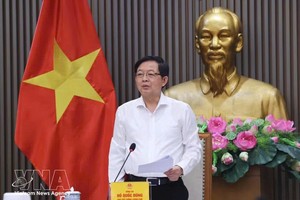 胡国勇副总理发表讲话。