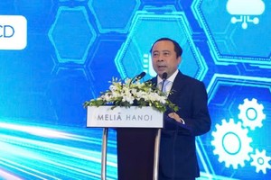 越南科技部长武海军发表讲话。