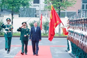 党中央总书记、国家主席、中央军委书记苏林出席纪念典礼。