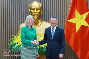 越南政府总理黎明兴与澳大利亚驻越南大使吉莉安·伯德。