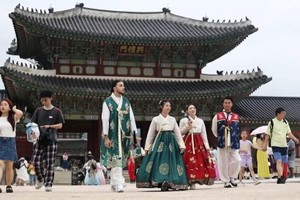 韩国首尔吸引大量国际游客。