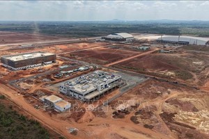 隆城机场航空服务配套设施在建。