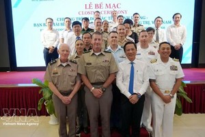 参会代表在闭幕式上合影。
