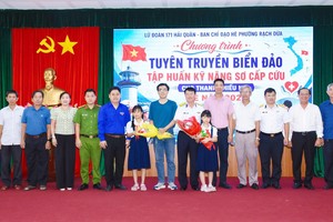 迪椰坊暑期战役指委会配合海军171号旅为青少年、儿童举办海洋与海岛主权宣传教育与初步急救技能培训活动。