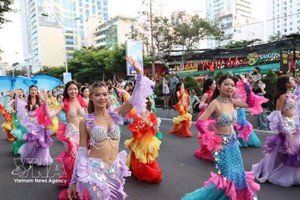 2026年庆和海洋节街头嘉年华色彩缤纷。图自越通社