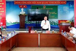 新福坊人委会主席黄忠山在工作会议上发言。图：成辉