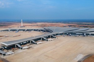 隆城机场客运航站楼及停机坪已基本完成主要工作。