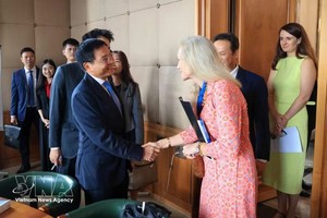 越南政府副总理阮文胜会见世界贸易组织（WTO）副总干事詹妮弗·D.J.·诺德奎斯特。图自越通社