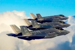 Phi đội máy bay F35 của Mỹ . Ảnh: SPACECOAST 美国F-35战斗机编队。图：SPACECOAST