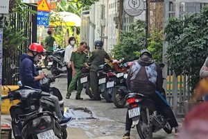 公安封锁现场，勘验调查事故起因。图：友心 