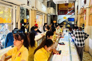 胡志明市一家金店内的交易顾客人数并不算多。图：阮黄/《新闻与民族报》