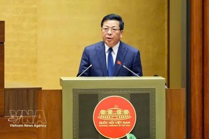 建设部部长陈鸿明发表讲话。图自越通社
