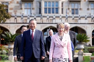 越南党中央总书记、国家主席苏林会见澳大利亚新南威尔士州州督玛格丽特·比兹利。图自越通社
