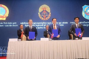 会议《联合公报》签署仪式。图自越通社
