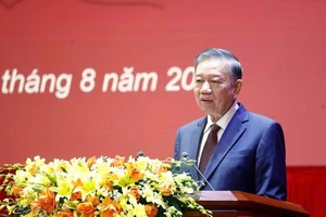 党中央总书记、国家主席苏林出席第十四届党中央委员会委员知识更新培训班（第一期）开班仪式并发表指导讲话。图自越通社
