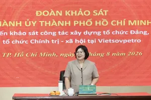 文氏白雪同志在工作会议上发表指导性讲话。图：越勇