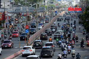 13号国道目前仅有4至6条车道。该路段上的交通流量时刻保持拥挤。