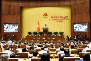 越南第十六届国会第一次非常规会议现场。图自越通社