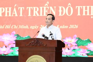 胡志明市市委书记陈留光作会议总结发言。图：越勇